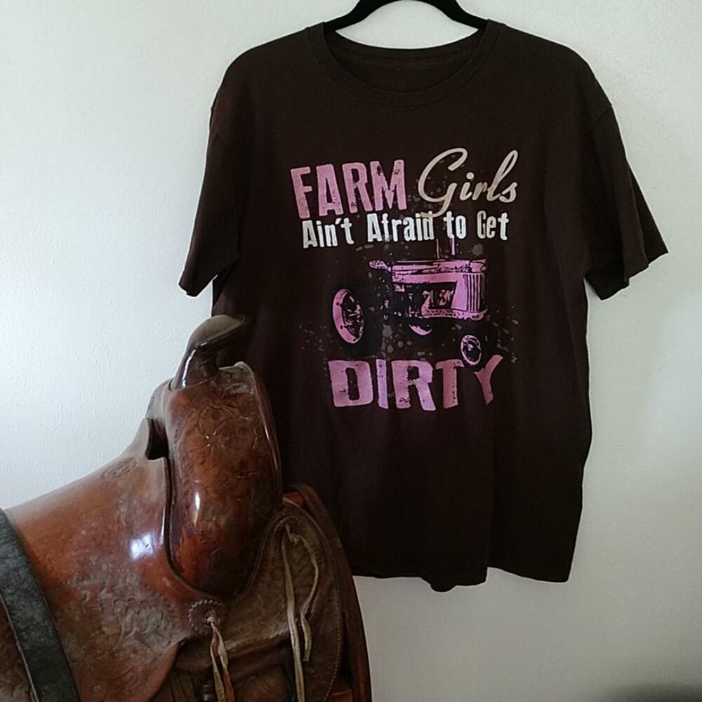 "Farm Girls" Brown T-shirt size Large